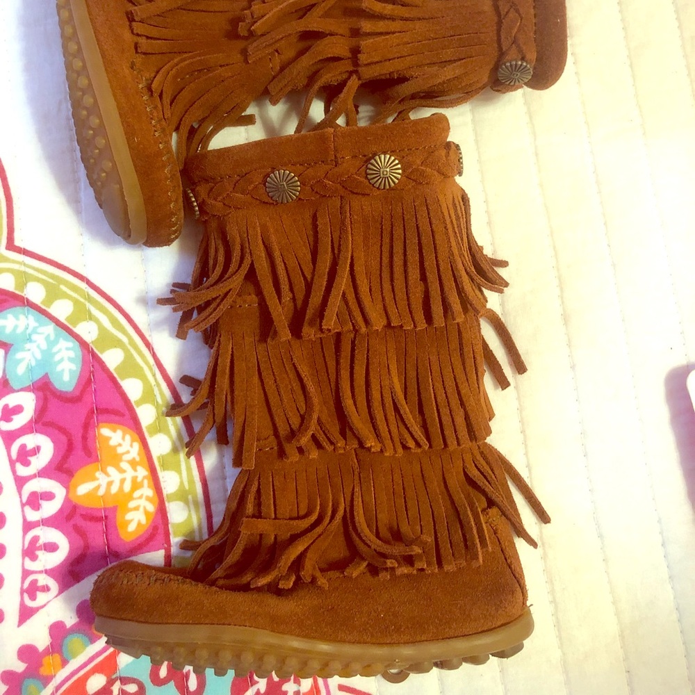 Minnetonka toddler moccasin fringe boots size 7